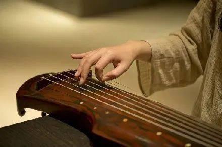 成人学古琴之路视频,成人学琴者的心灵修行之路