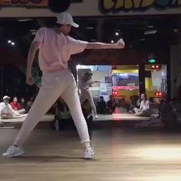 成人围圈圈舞蹈视频,成人围圈圈舞蹈视频赏析