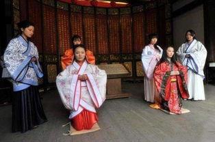 四成人穿汉服视频