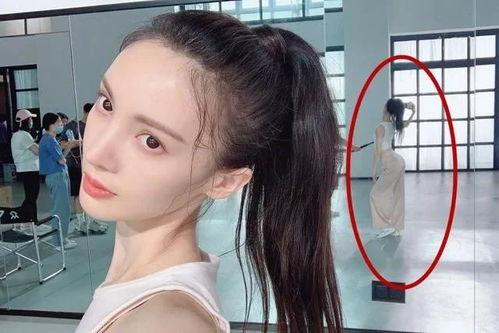 成人马尾发夹组合视频,打造时尚发型，轻松变身魅力女神